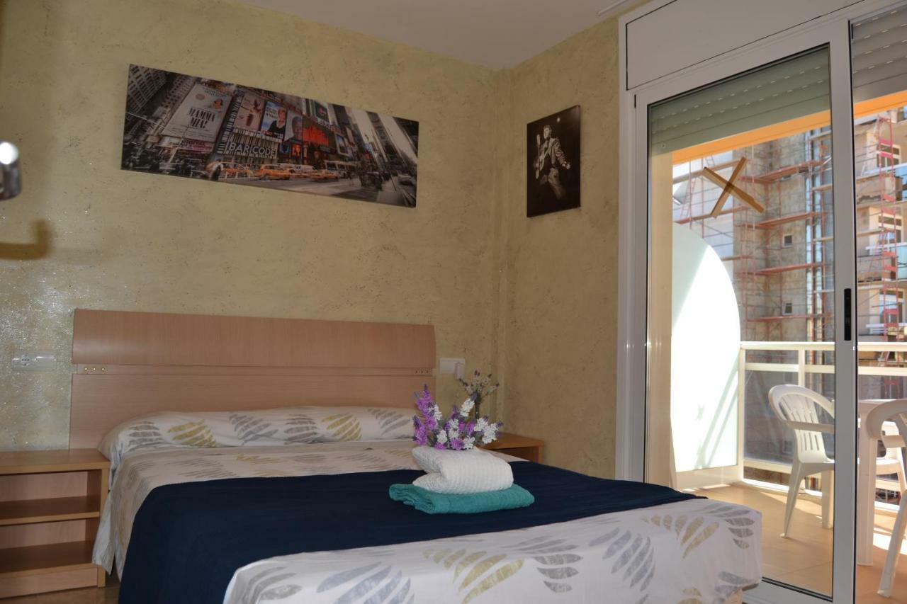 Fabuloso Apartamento Familiar Con Piscina En Salouアパートメント エクステリア 写真